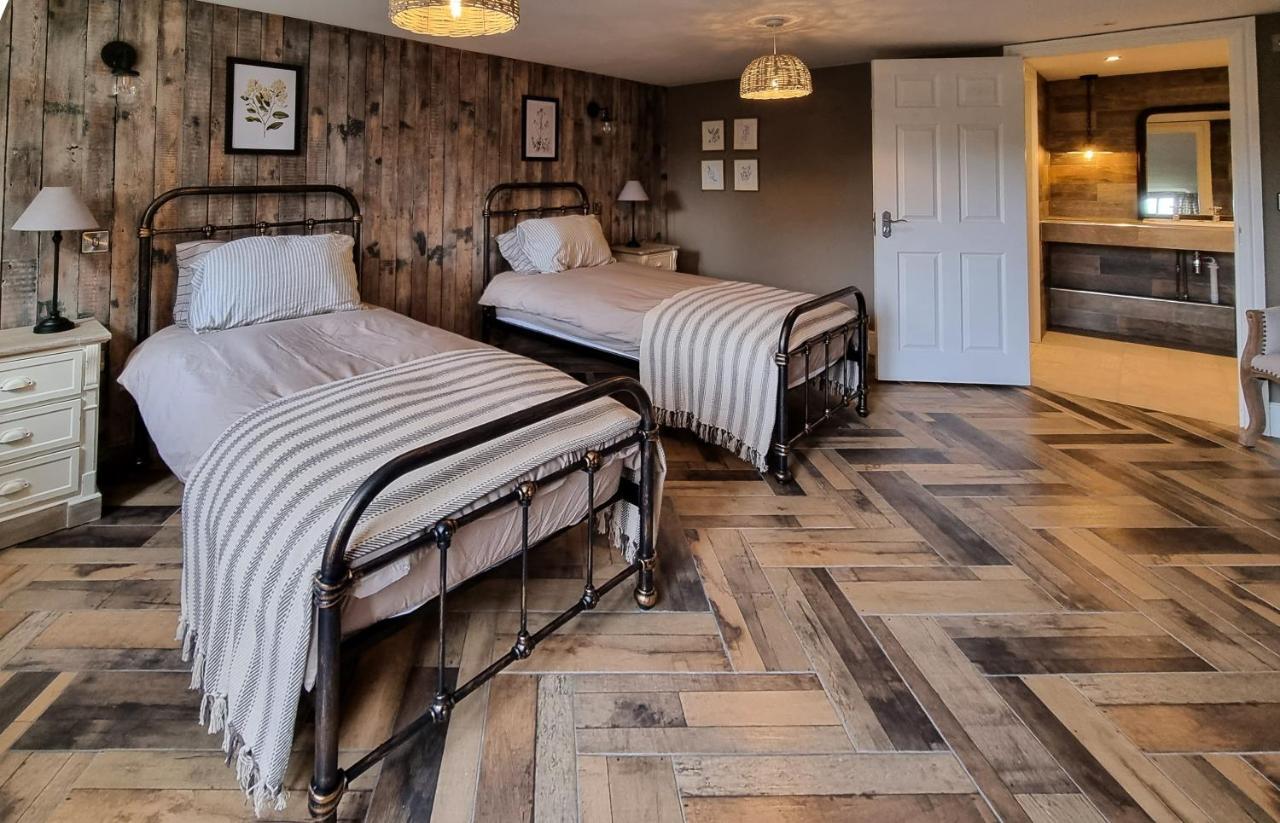 Вилла The Threshing Barn At Penrhos Court Кингтон Экстерьер фото