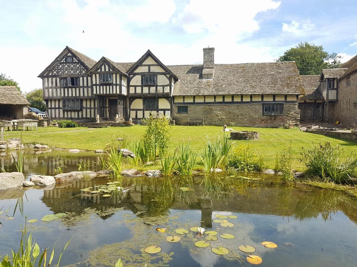 Вилла The Threshing Barn At Penrhos Court Кингтон Экстерьер фото