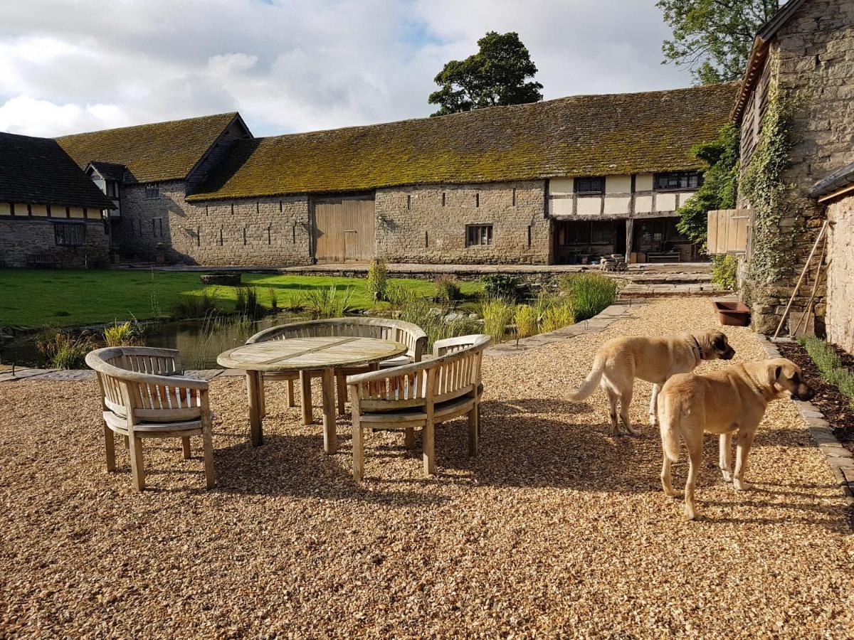 Вилла The Threshing Barn At Penrhos Court Кингтон Экстерьер фото