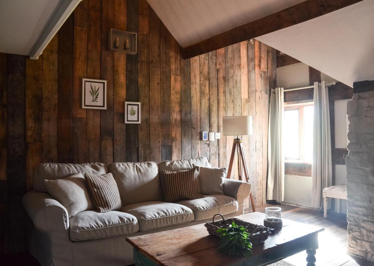 Вилла The Threshing Barn At Penrhos Court Кингтон Экстерьер фото