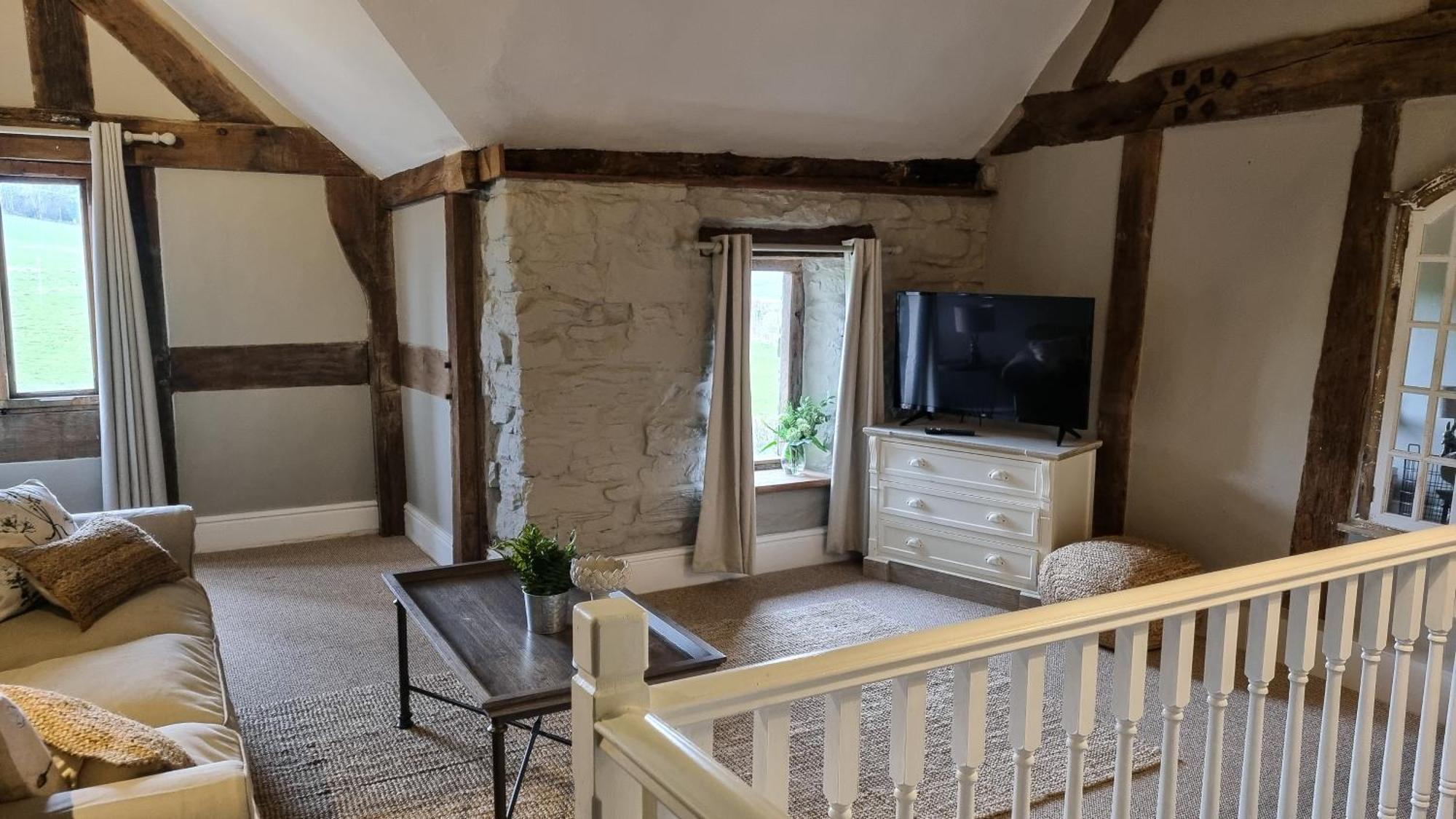 Вилла The Threshing Barn At Penrhos Court Кингтон Номер фото