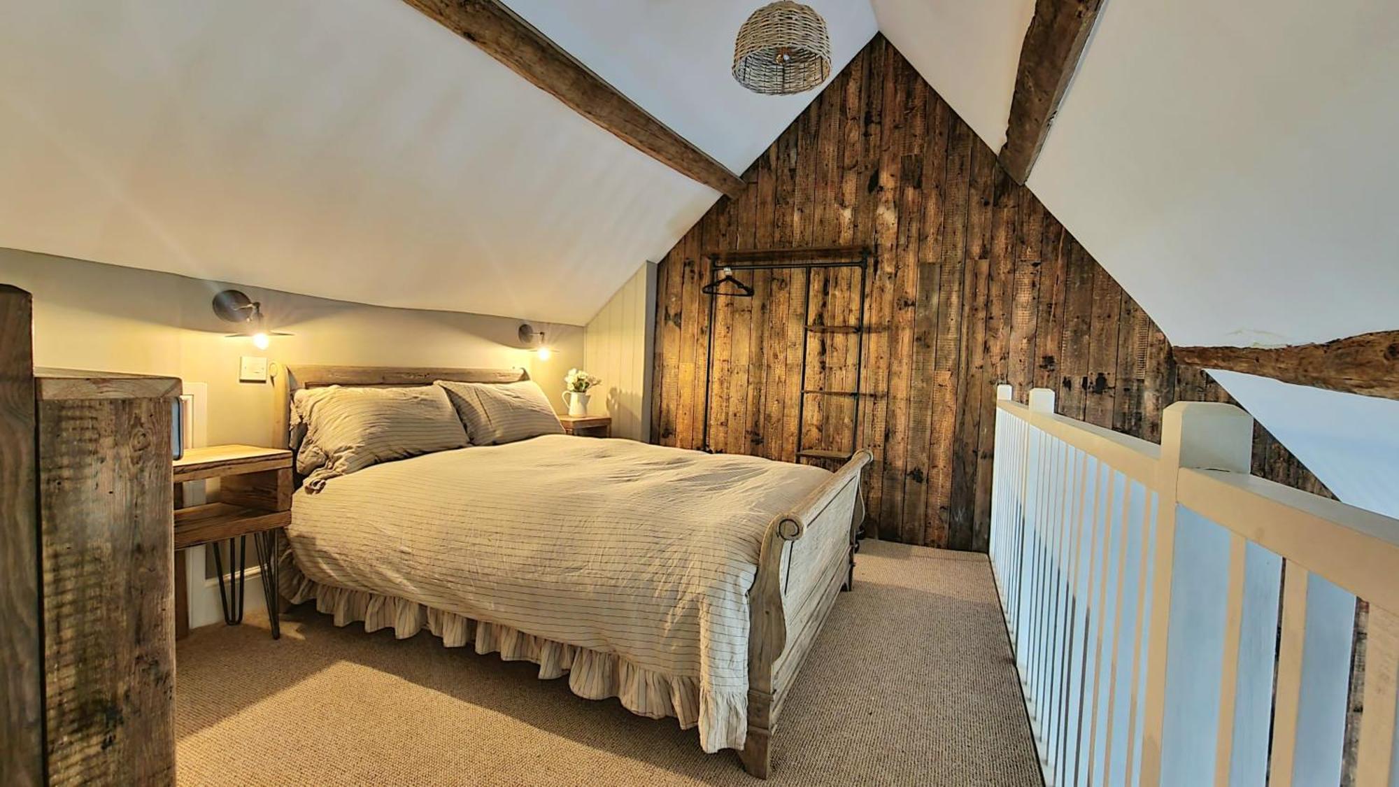 Вилла The Threshing Barn At Penrhos Court Кингтон Номер фото